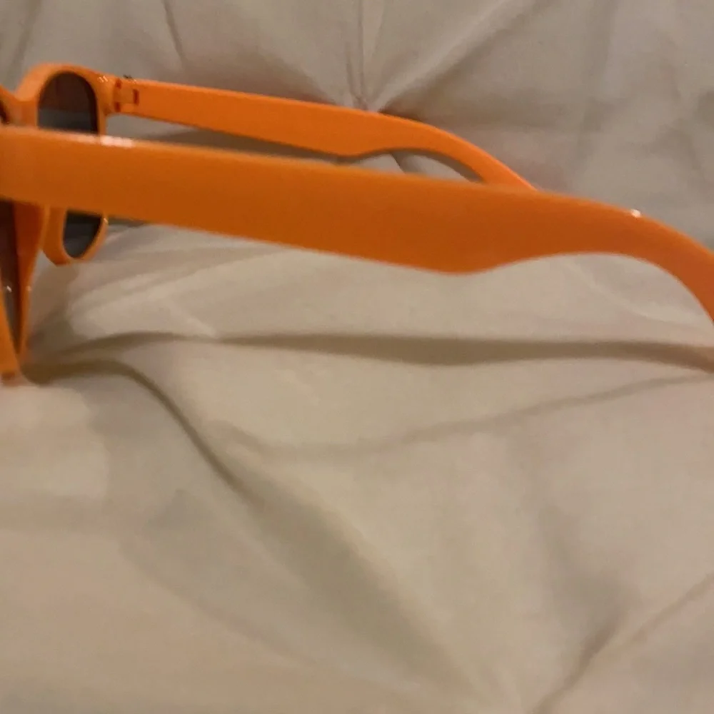ORANGE SUNGLASSES - Picture 2 of 3